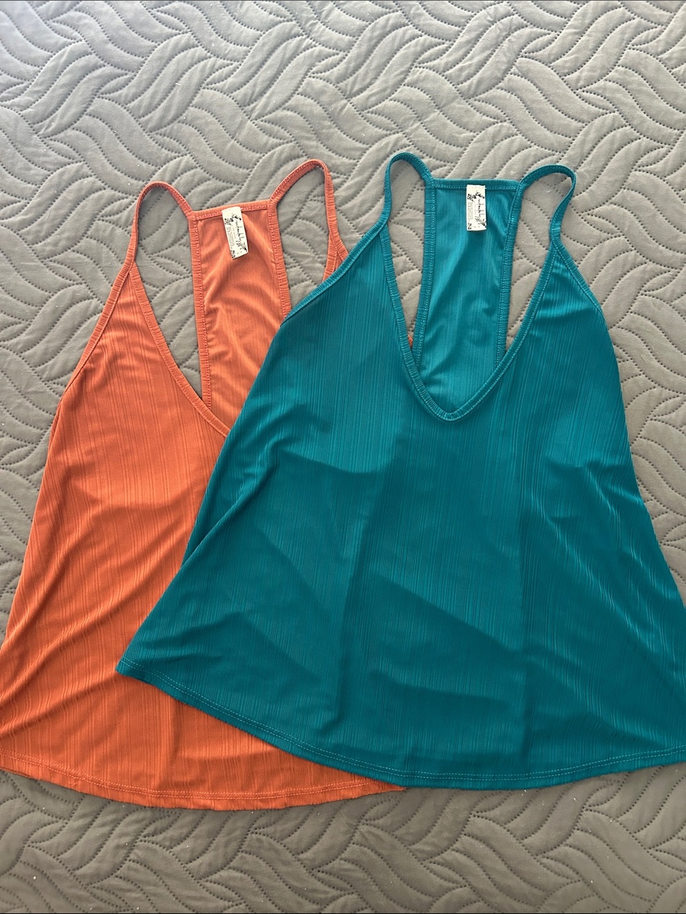 🏋️‍♀️ Bundle of 2! Lightweight Ribbed V-Neck Tank Tops